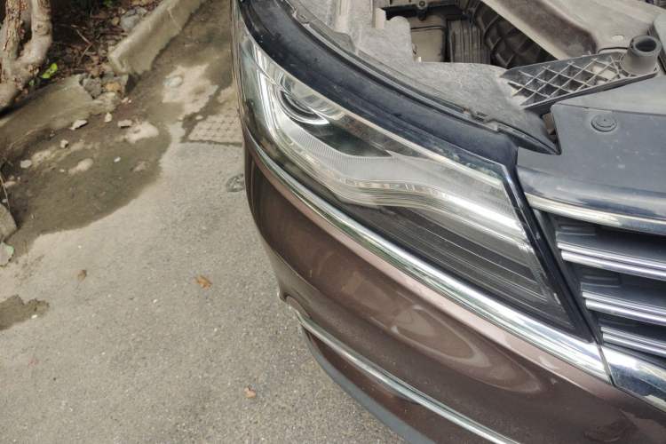 Used Roewe RX5 2016 30T Two-Wheel Drive Automatic Internet Smart Edition Right Front Headlight