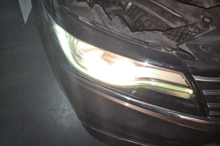 Used Roewe RX5 2016 30T Two-Wheel Drive Automatic Internet Smart Edition Right Front Headlight