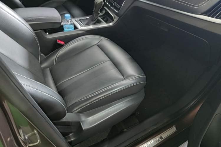 Used Roewe RX5 2016 30T Two-Wheel Drive Automatic Internet Smart Edition Right Front Seat