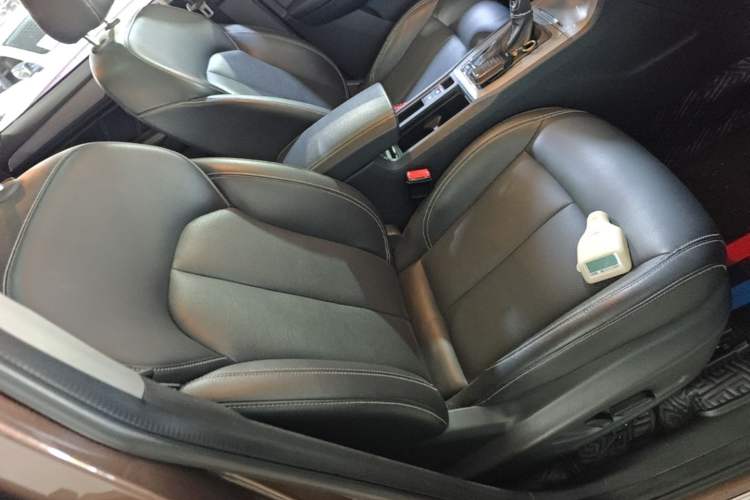 Used Roewe RX5 2016 20T Two-Wheel Drive Automatic Internet Smart Edition Right Front Seat