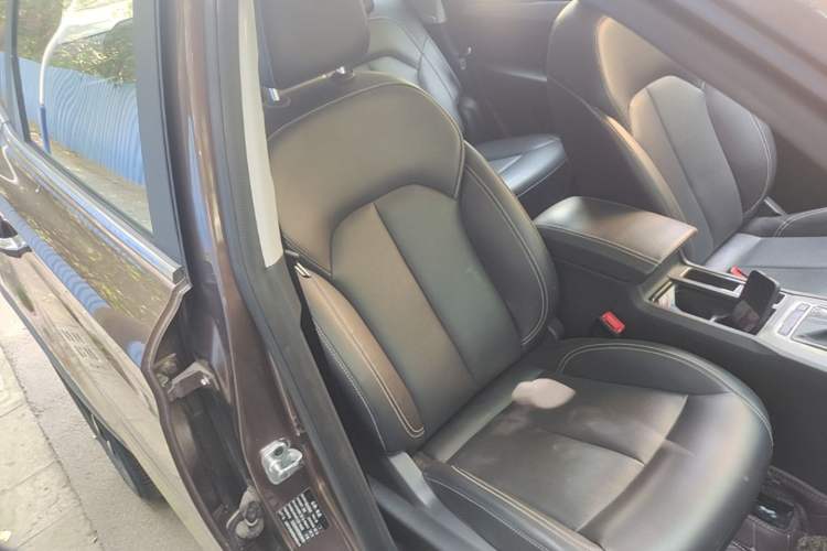 Used Roewe RX5 2016 20T Two-Wheel Drive Automatic Internet Smart Edition Right Front Seat