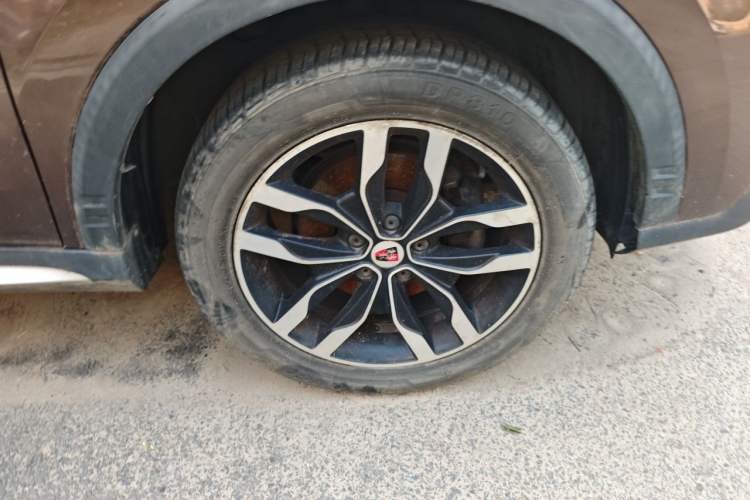 Used Roewe RX5 2016 30T Two-Wheel Drive Automatic Internet Smart Edition Right Front Wheel Hub