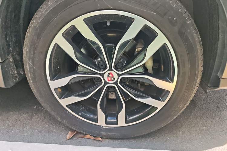Used Roewe RX5 2016 20T Two-Wheel Drive Automatic Internet Smart Edition Right Front Wheel Hub
