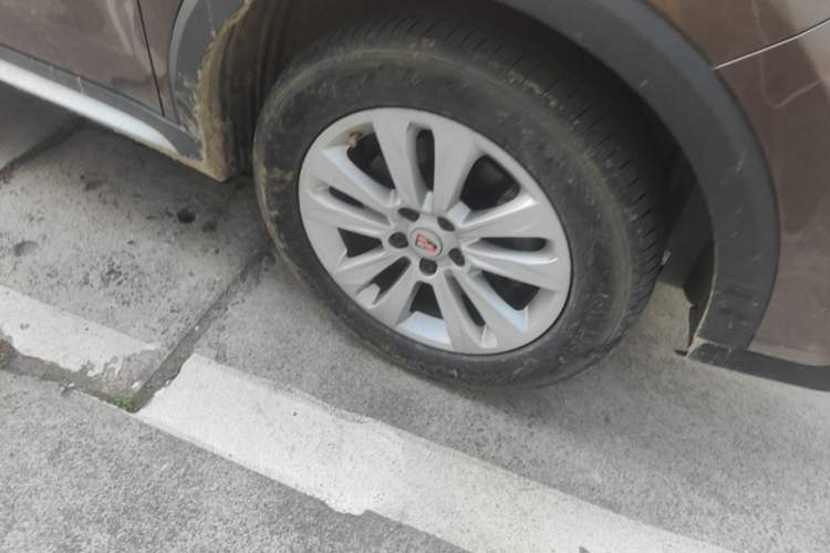 Used Roewe RX5 2016 20T Two-Wheel Drive Automatic Flagship Edition Right Front Wheel Hub