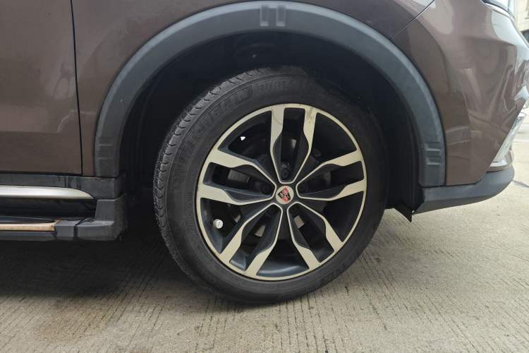 Used Roewe RX5 2016 20T Two-Wheel Drive Automatic Internet Smart Edition Right Front Wheel Hub