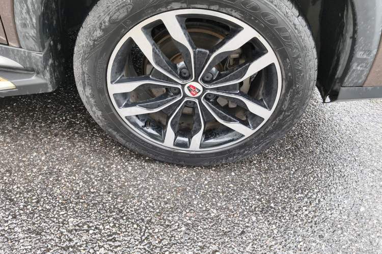 Used Roewe RX5 2016 20T Two-Wheel Drive Automatic Internet Smart Edition Right Front Wheel Hub