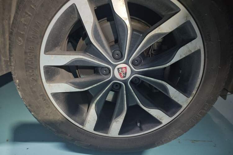 Used Roewe RX5 2016 20T Two-Wheel Drive Automatic Internet Smart Edition Right Front Wheel Hub