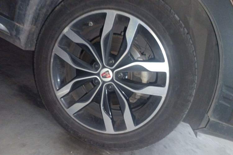Used Roewe RX5 2016 20T Two-Wheel Drive Automatic Internet Smart Edition Right Front Wheel Hub