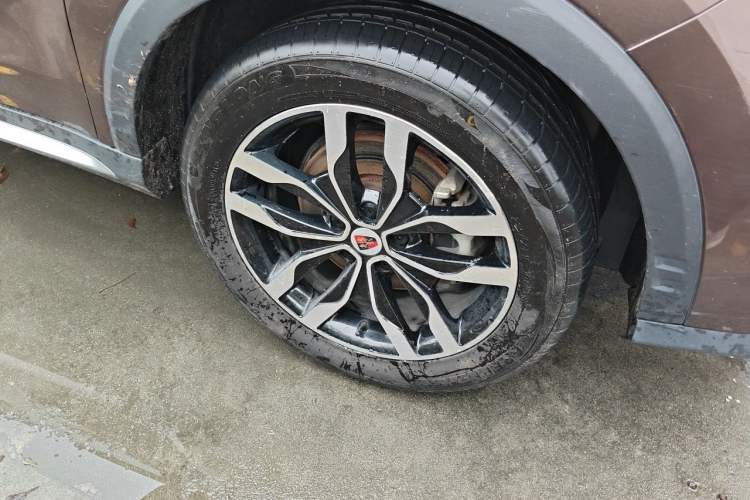 Used Roewe RX5 2016 20T Two-Wheel Drive Automatic Internet Smart Edition Right Front Wheel Hub