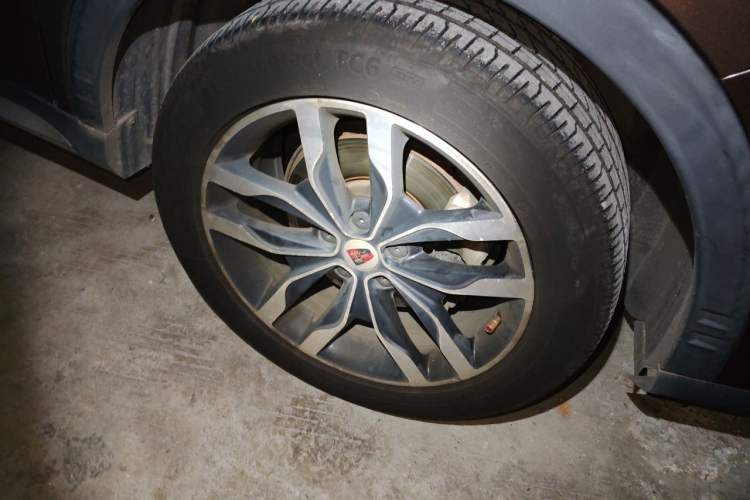 Used Roewe RX5 2016 20T Two-Wheel Drive Automatic Internet Smart Edition Right Front Wheel Hub