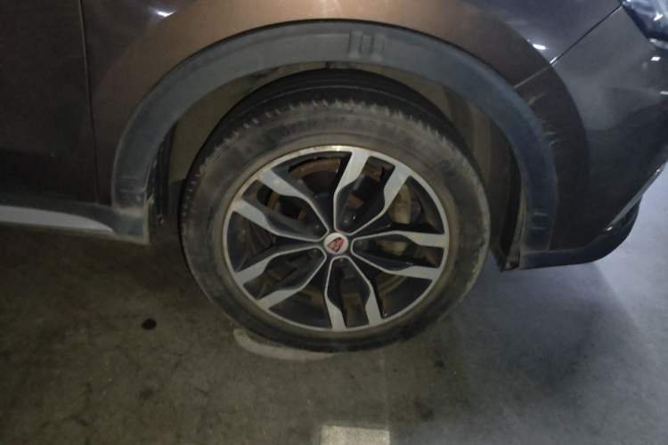Used Roewe RX5 2016 20T Two-Wheel Drive Automatic Internet Smart Edition Right Front Wheel Hub