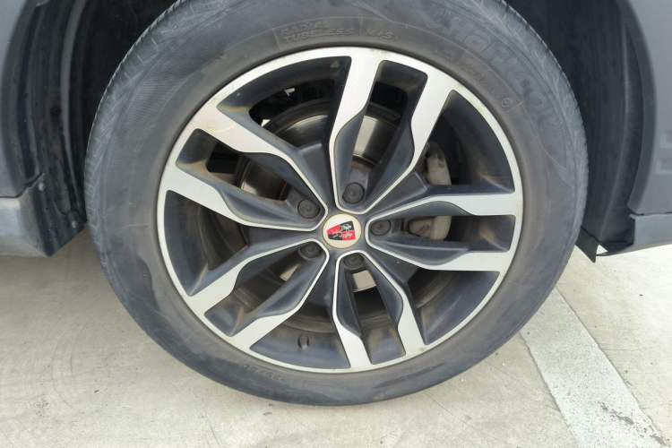 Used Roewe RX5 2016 20T Two-Wheel Drive Automatic Internet Smart Edition Right Front Wheel Hub
