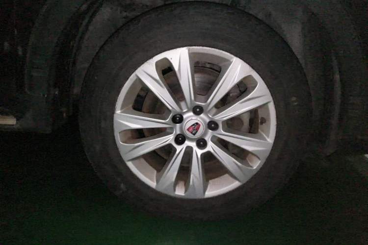 Used Roewe RX5 2016 Revised Version 20T Two-Wheel Drive Manual Transmission Luxury Edition Right Front Wheel Hub