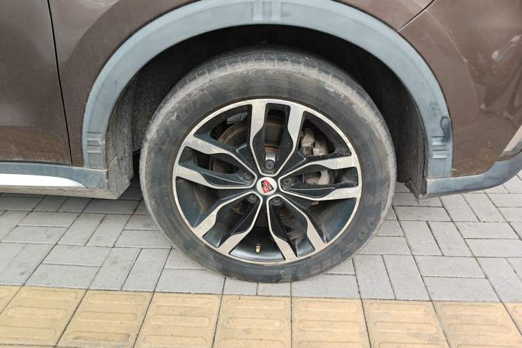 Used Roewe RX5 2016 20T Two-Wheel Drive Automatic Internet Smart Edition Right Front Wheel Hub