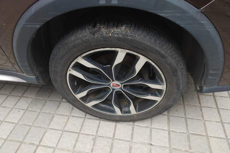Used Roewe RX5 2016 20T Two-Wheel Drive Automatic Internet Smart Edition Right Front Wheel Hub