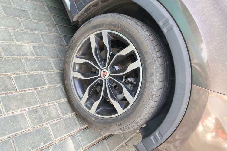 Used Roewe RX5 2016 30T Two-Wheel Drive Automatic Internet Smart Edition Right Front Wheel Hub