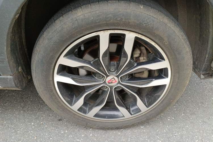 Used Roewe RX5 2016 20T Two-Wheel Drive Automatic Internet Smart Edition Right Front Wheel Hub