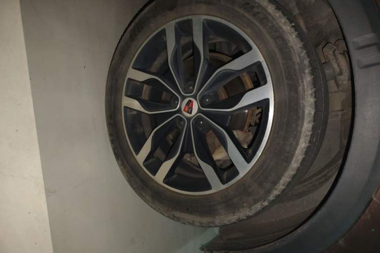 Used Roewe RX5 2016 20T Two-Wheel Drive Automatic Internet Smart Edition Right Front Wheel Hub