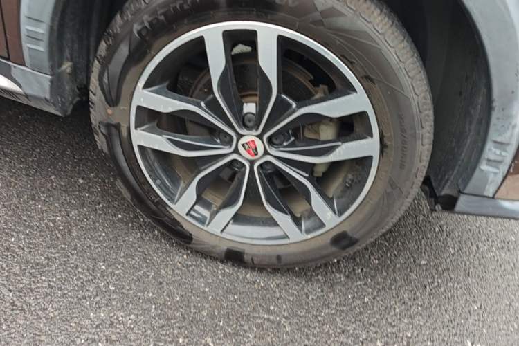 Used Roewe RX5 2016 20T Two-Wheel Drive Automatic Internet Smart Edition Right Front Wheel Hub