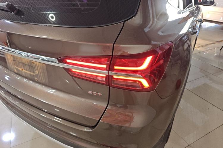 Used Roewe RX5 2016 20T Two-Wheel Drive Automatic Internet Smart Edition Right Rear Taillight