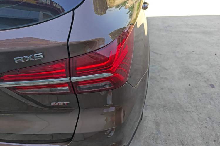 Used Roewe RX5 2016 Revised Version 20T Two-Wheel Drive Manual Transmission Luxury Edition Right Rear Taillight