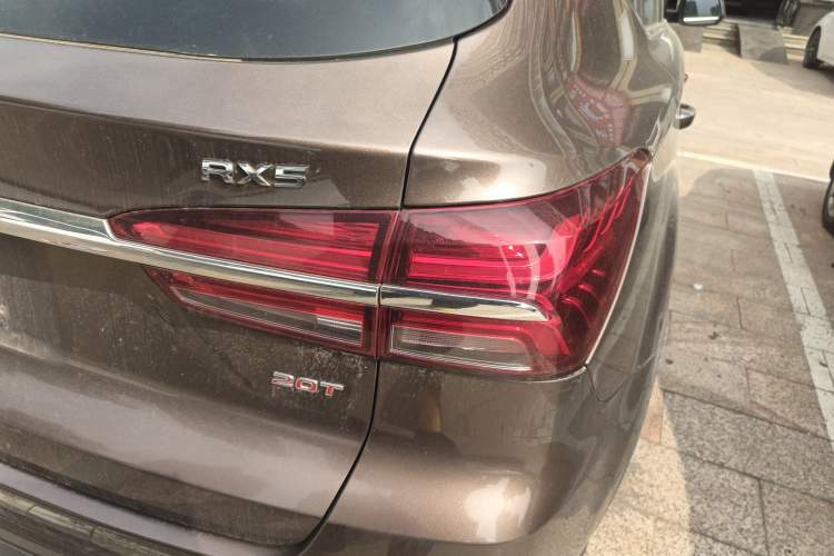 Used Roewe RX5 2016 20T Two-Wheel Drive Automatic Flagship Edition Right Rear Taillight