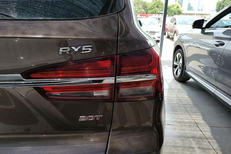Used Roewe RX5 2016 20T Two-Wheel Drive Automatic Internet Smart Edition Right Rear Taillight