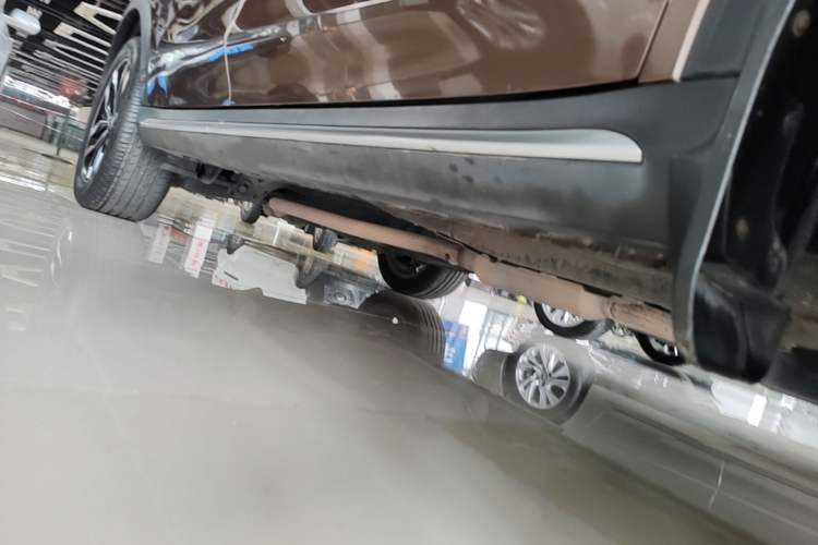 Used Roewe RX5 2016 20T Two-Wheel Drive Automatic Internet Smart Edition Right Side Sill