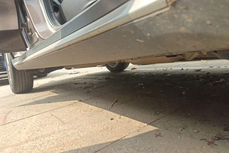 Used Roewe RX5 2016 20T Two-Wheel Drive Automatic Flagship Edition Right Side Sill