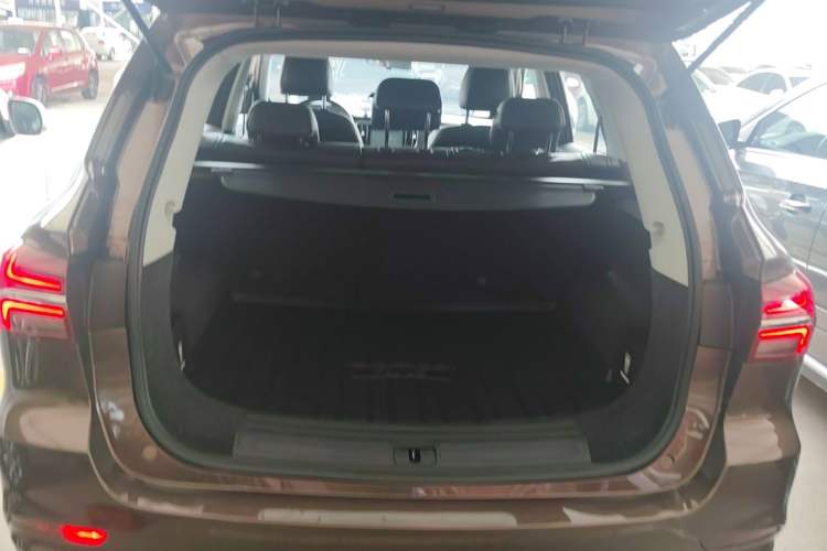 Used Roewe RX5 2016 20T Two-Wheel Drive Automatic Flagship Edition Trunk