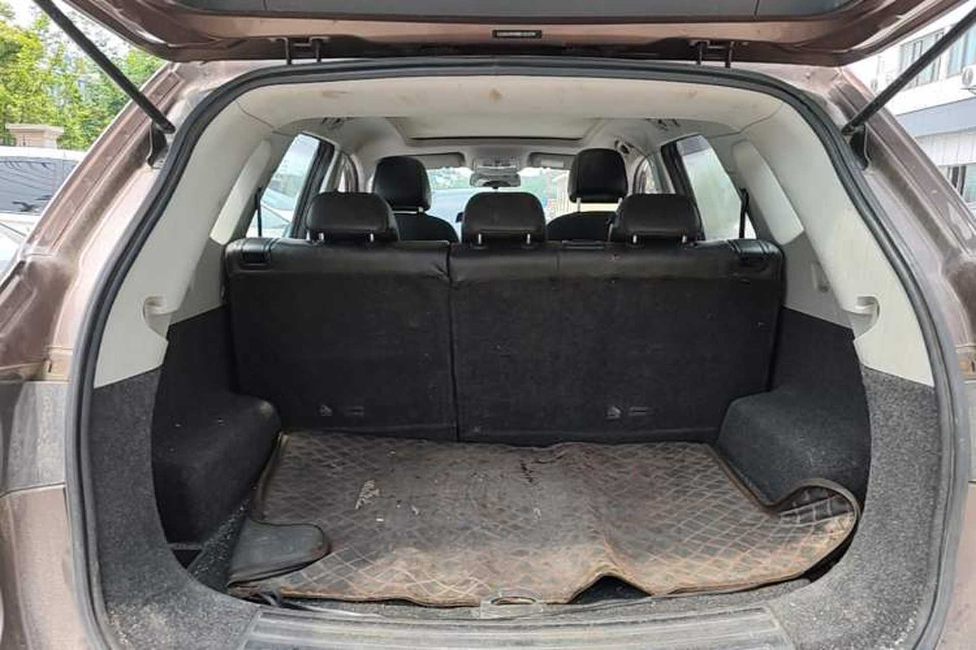 Used Roewe RX5 2016 20T Two-Wheel Drive Manual Transmission Internet Smart Edition Trunk