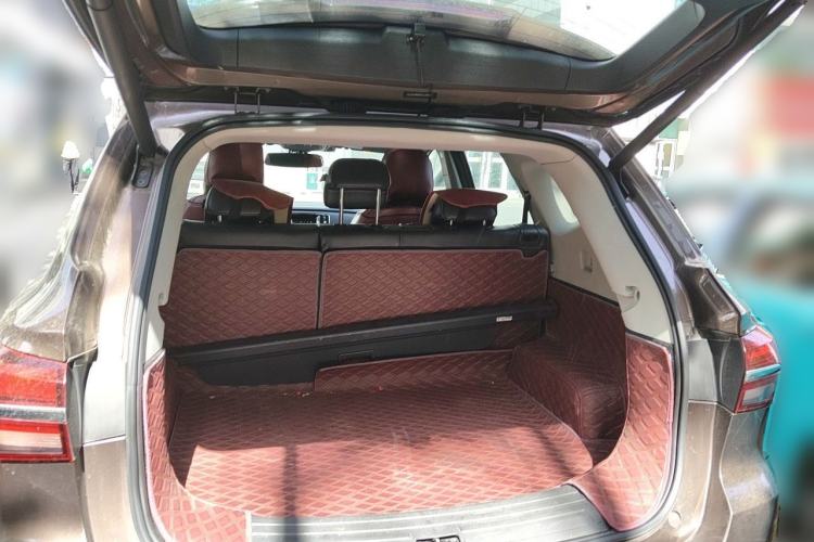 Used Roewe RX5 2016 30T Two-Wheel Drive Automatic Internet Smart Edition Trunk