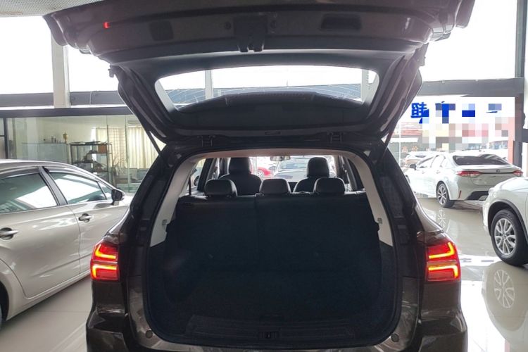 Used Roewe RX5 2016 20T Two-Wheel Drive Automatic Internet Smart Edition Trunk