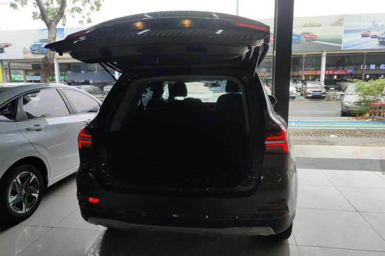 Used Roewe RX5 2016 Revised Version 20T Two-Wheel Drive Manual Transmission Luxury Edition Trunk