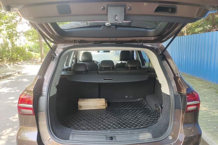 Used Roewe RX5 2016 20T Two-Wheel Drive Automatic Internet Smart Edition Trunk