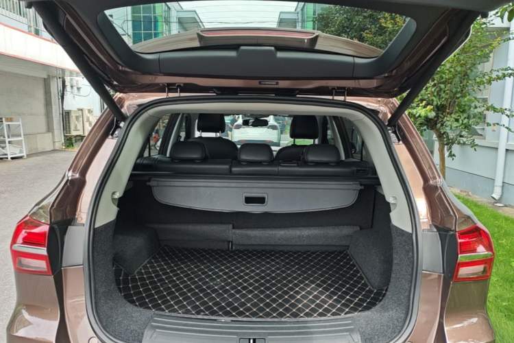 Used Roewe RX5 2016 30T Two-Wheel Drive Automatic Internet Smart Edition Trunk