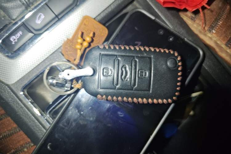 Used Roewe RX5 2016 20T Two-Wheel Drive Automatic Internet Smart Edition Vehicle Key
