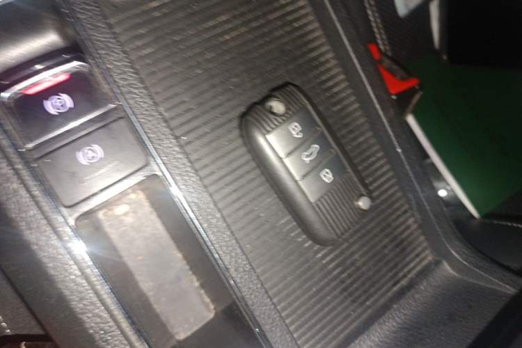 Used Roewe RX5 2016 20T Two-Wheel Drive Automatic Internet Smart Edition Vehicle Key