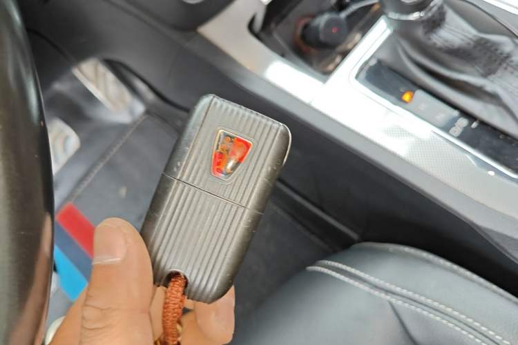 Used Roewe RX5 2016 20T Two-Wheel Drive Automatic Internet Smart Edition Vehicle Key