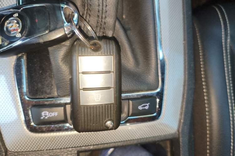 Used Roewe RX5 2016 30T Two-Wheel Drive Automatic Internet Smart Edition Vehicle Key