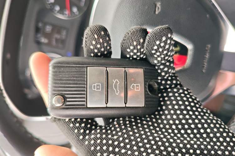 Used Roewe RX5 2016 20T Two-Wheel Drive Automatic Internet Smart Edition Vehicle Key