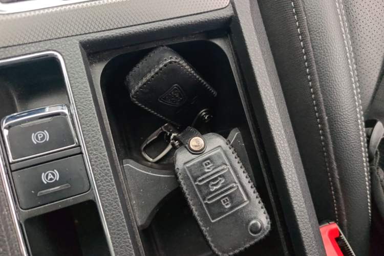 Used Roewe RX5 2016 20T Two-Wheel Drive Automatic Internet Smart Edition Vehicle Key