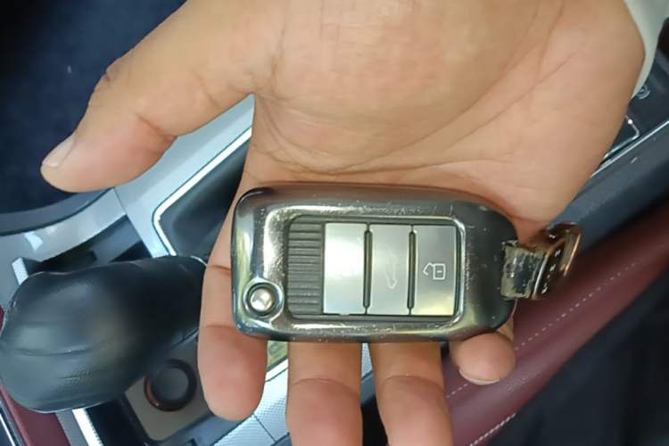 Used Roewe RX5 2016 30T Four-Wheel Drive Automatic Internet Smart Luxury Edition Vehicle Key
