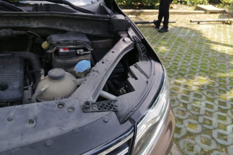 Used Roewe RX5 2016 20T Two-Wheel Drive Automatic Internet Smart Edition Engine Bay Left