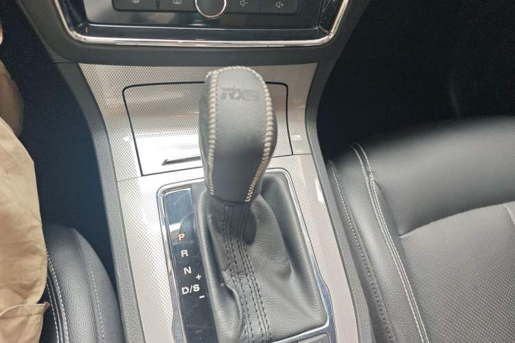 Used Roewe RX5 2016 30T Two-Wheel Drive Automatic Internet Smart Edition Gear Lever