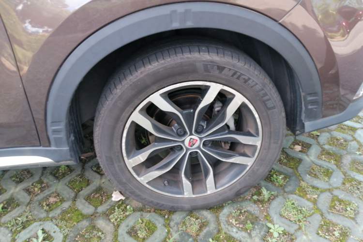 Used Roewe RX5 2016 20T Two-Wheel Drive Automatic Internet Smart Edition Right Front Wheel Hub