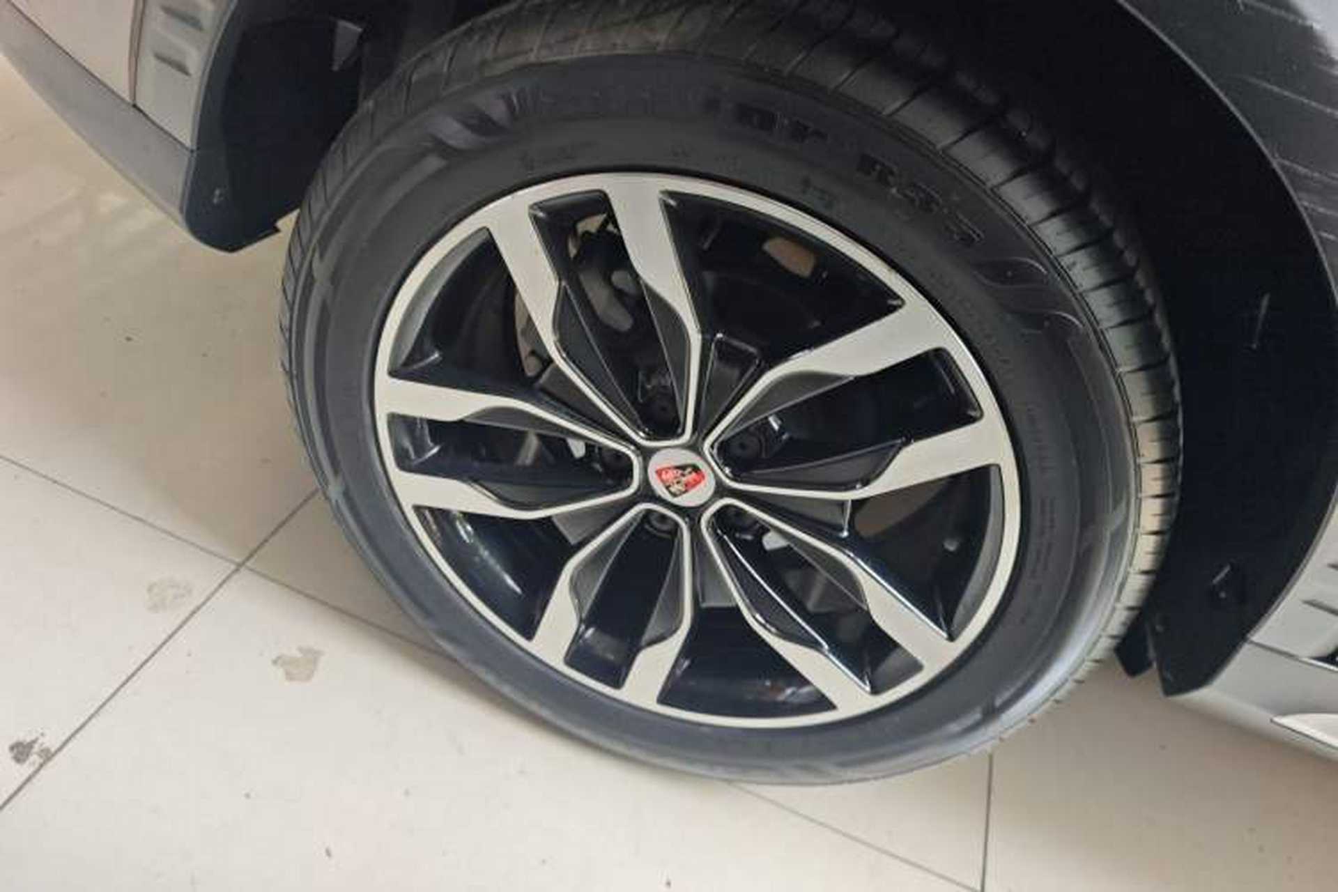 Used Roewe RX5 2016 30T Two-Wheel Drive Automatic Internet Smart Edition Right Rear Wheel Hub