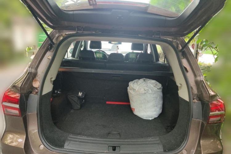 Used Roewe RX5 2016 20T Two-Wheel Drive Automatic Internet Smart Edition Trunk