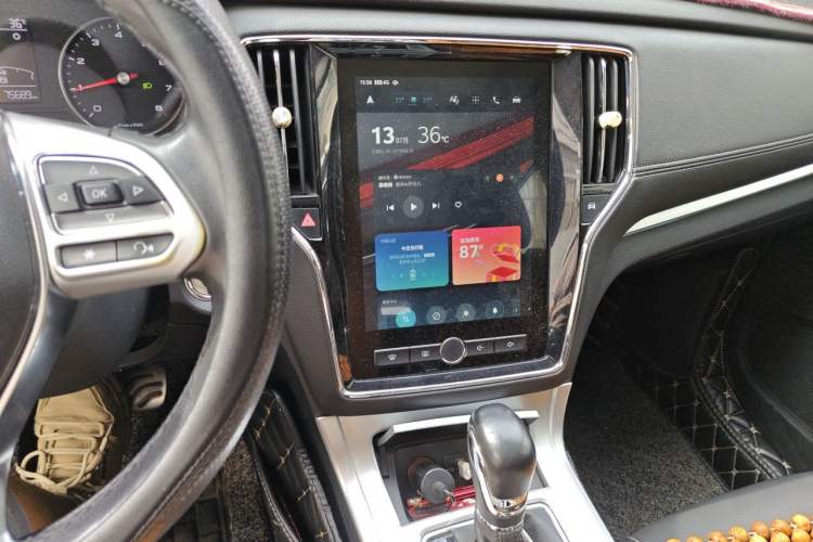 Used Roewe RX5 2016 20T Two-Wheel Drive Automatic Internet Smart Edition Audio And AC Panel