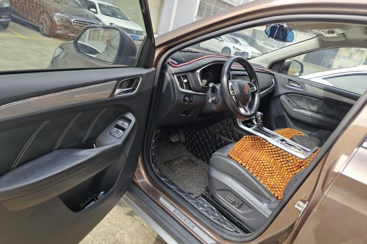 Used Roewe RX5 2016 20T Two-Wheel Drive Automatic Internet Smart Edition Driver Seat